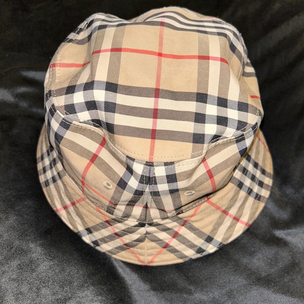 Burberry bucket hat size Large